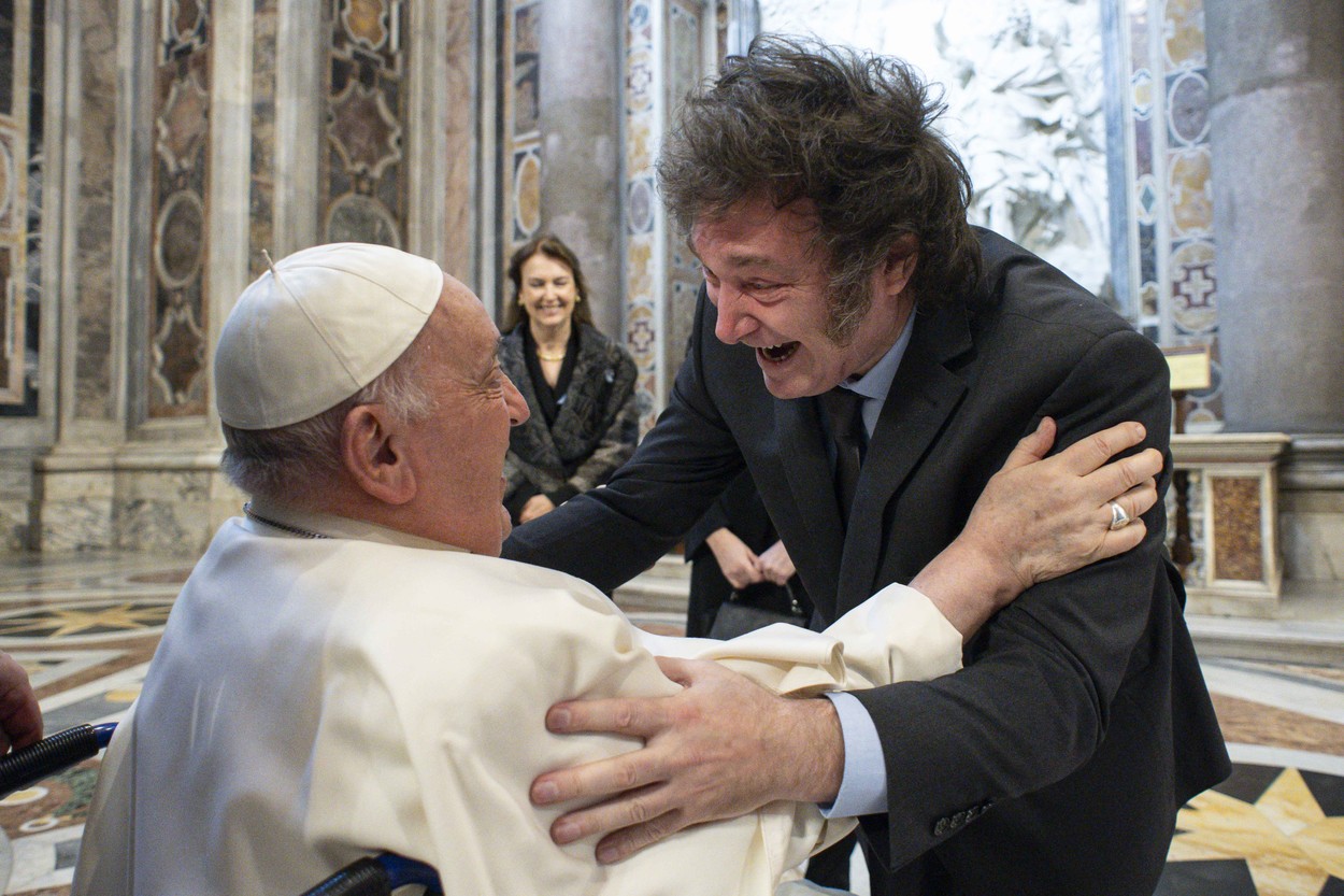 Javier Milei s-a întâlnit pentru prima oară cu Papa Francisc, pe care l-a numit în trecut „imbecil care promovează comunismul” 
