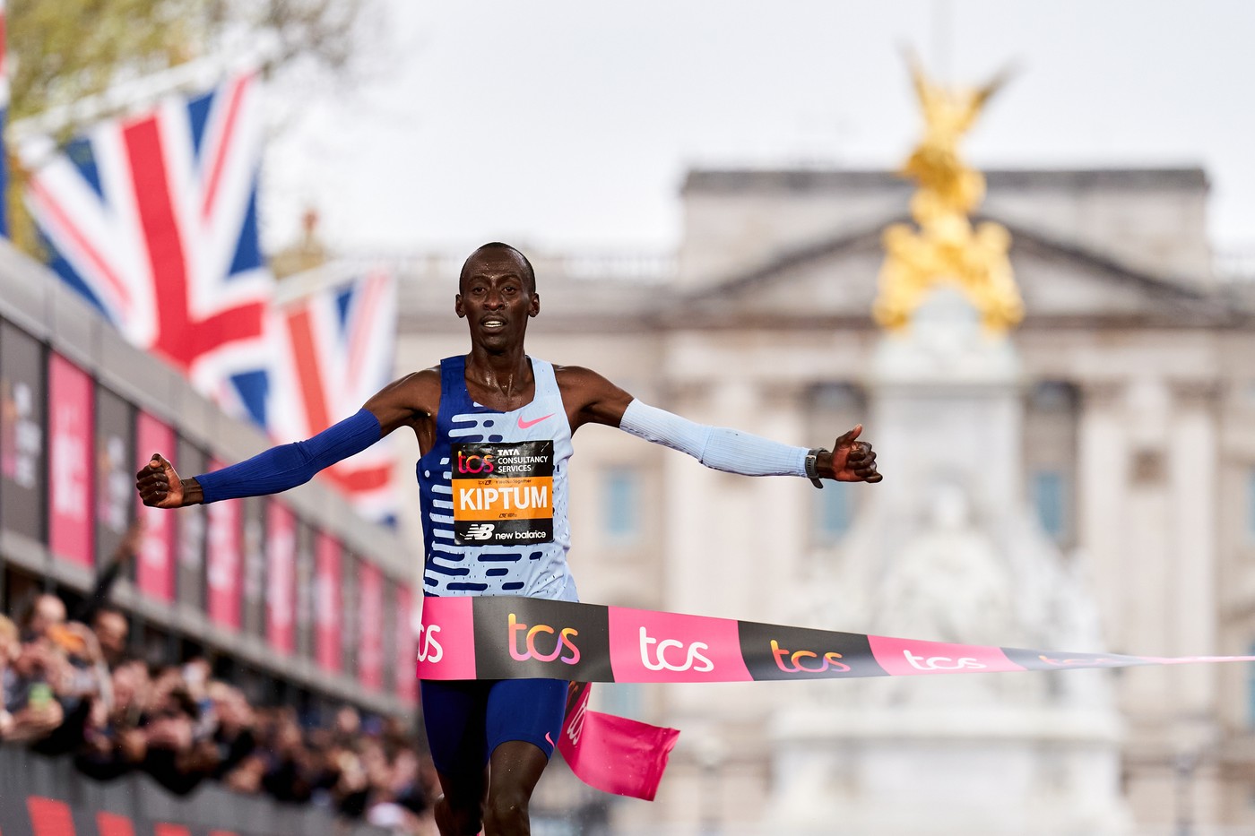 Atletul Kelvin Kiptum din Kenya, deținătorul recordului mondial la maraton, a murit într-un accident de mașină la 24 de ani