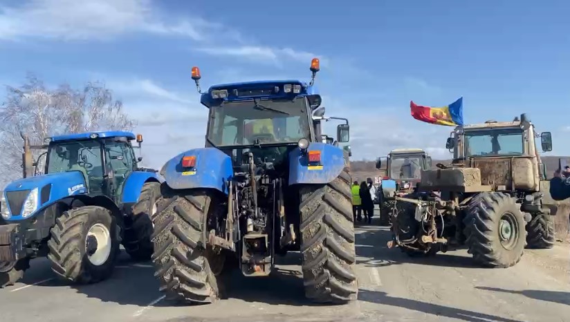Vama Leuşeni - Albiţa, blocată de protestele fermierilor moldoveni: „Nu se deblochează până nu vine Maia cu banda ei aici”
