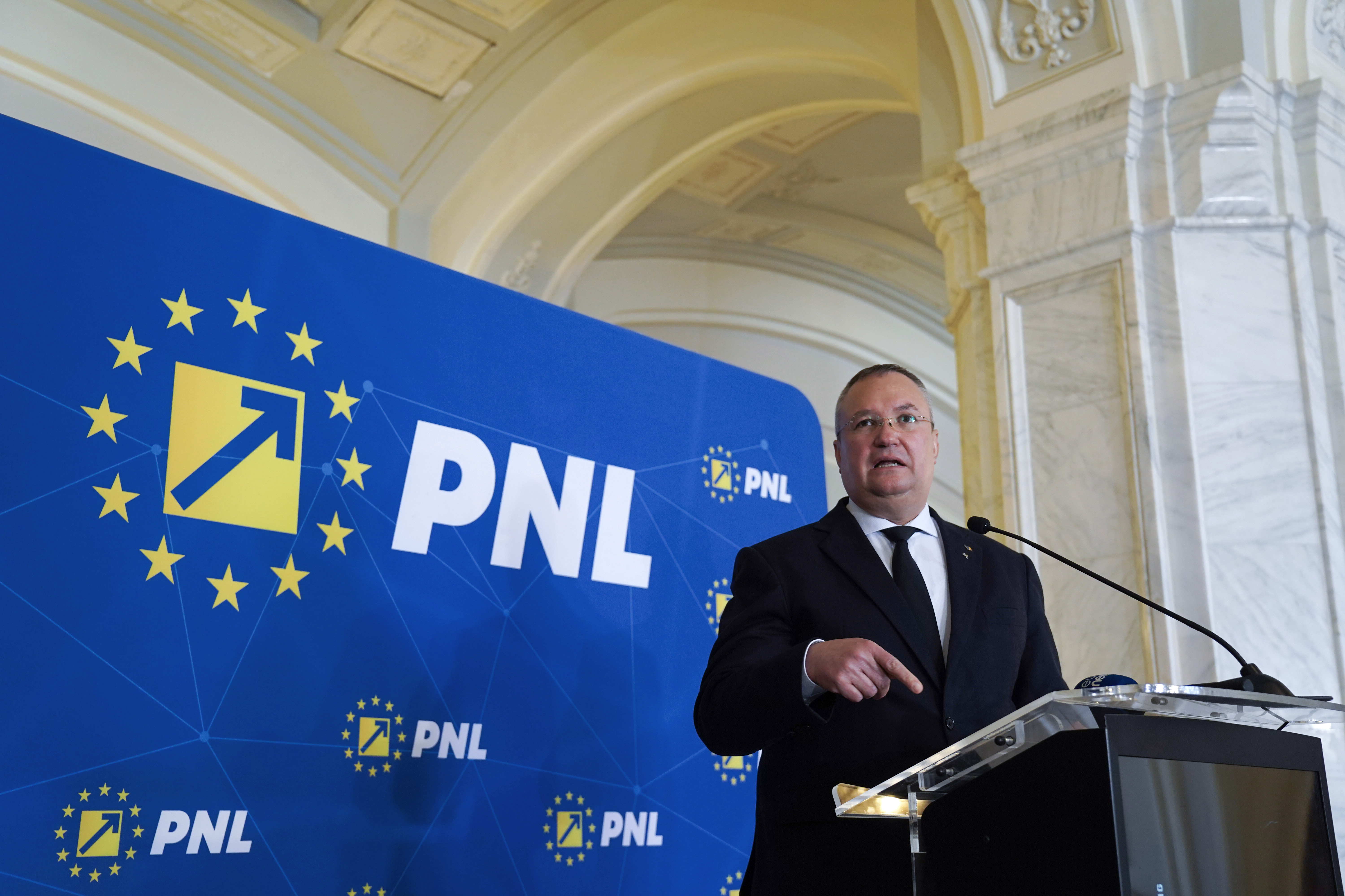 Ciucă le cere liberalilor să vorbească puțin și să facă mult: „Cîrstoiu va veni cu fişa de tratament pentru Bucureşti”