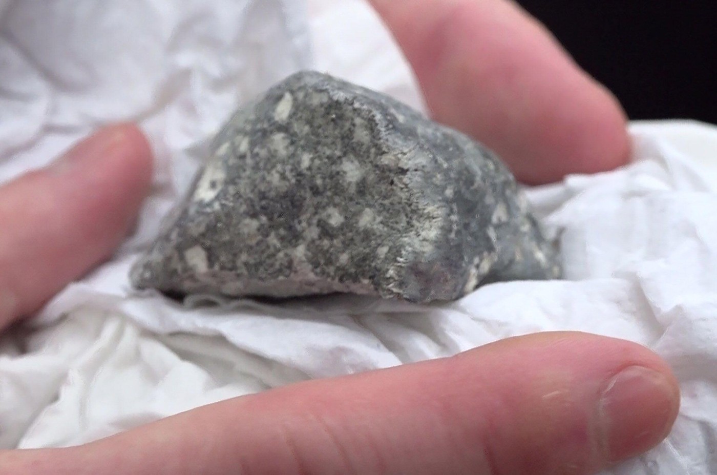 Imagini rare. Prăbușirea unui meteorit a fost suprinsă de camera instalată la ușa de la intrare a unei case din Canada