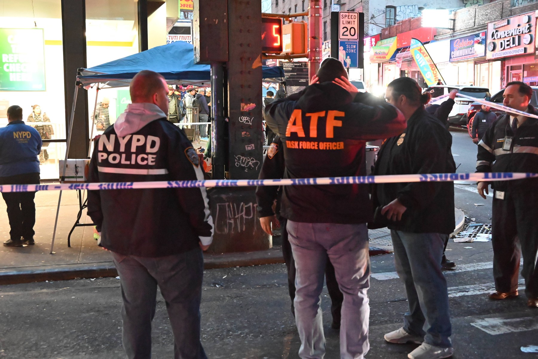 Împușcături la metroul din New York. Un mort și cinci răniți după o încăierare izbucnită într-un tren