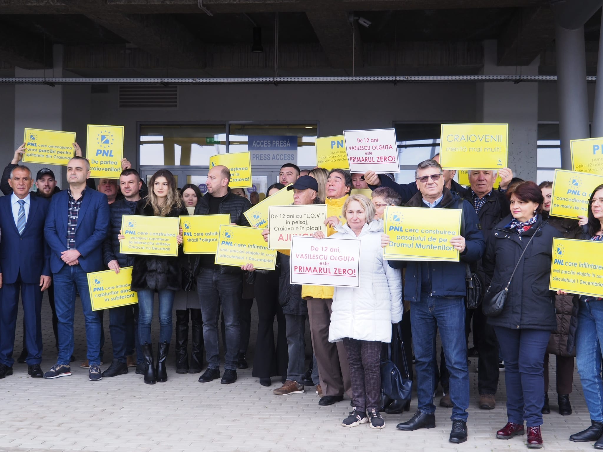 PNL Dolj a protestat la primăria Craiovei după ce toate amendamentele liberalilor la buget au fost respinse