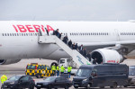 Erfurt , 120224 , Fußball , Mannschaft Team von Real Madrid landet auf dem Flughafen Erfurt Weimar im Bild: Toni Kroos (