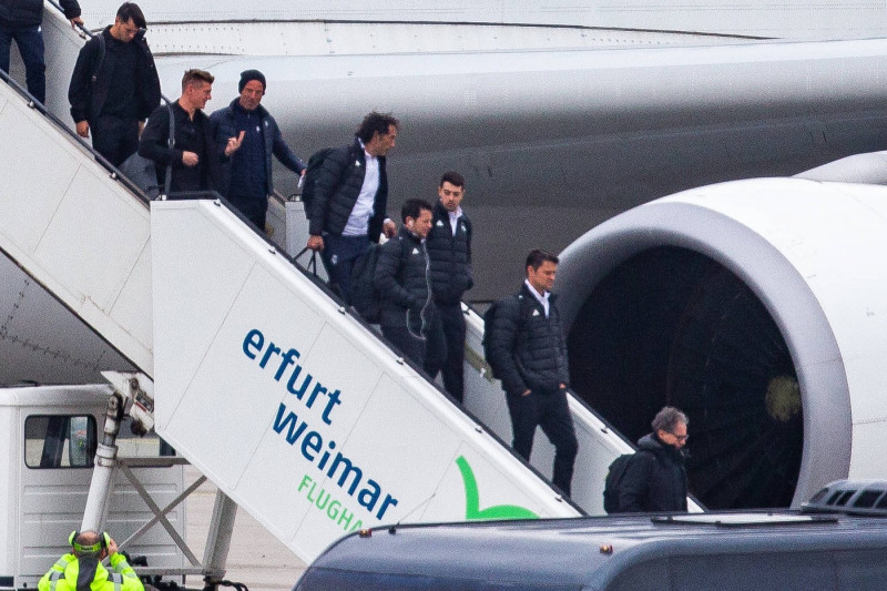 Erfurt , 120224 , Fußball , Mannschaft Team von Real Madrid landet auf dem Flughafen Erfurt Weimar im Bild: Toni Kroos (