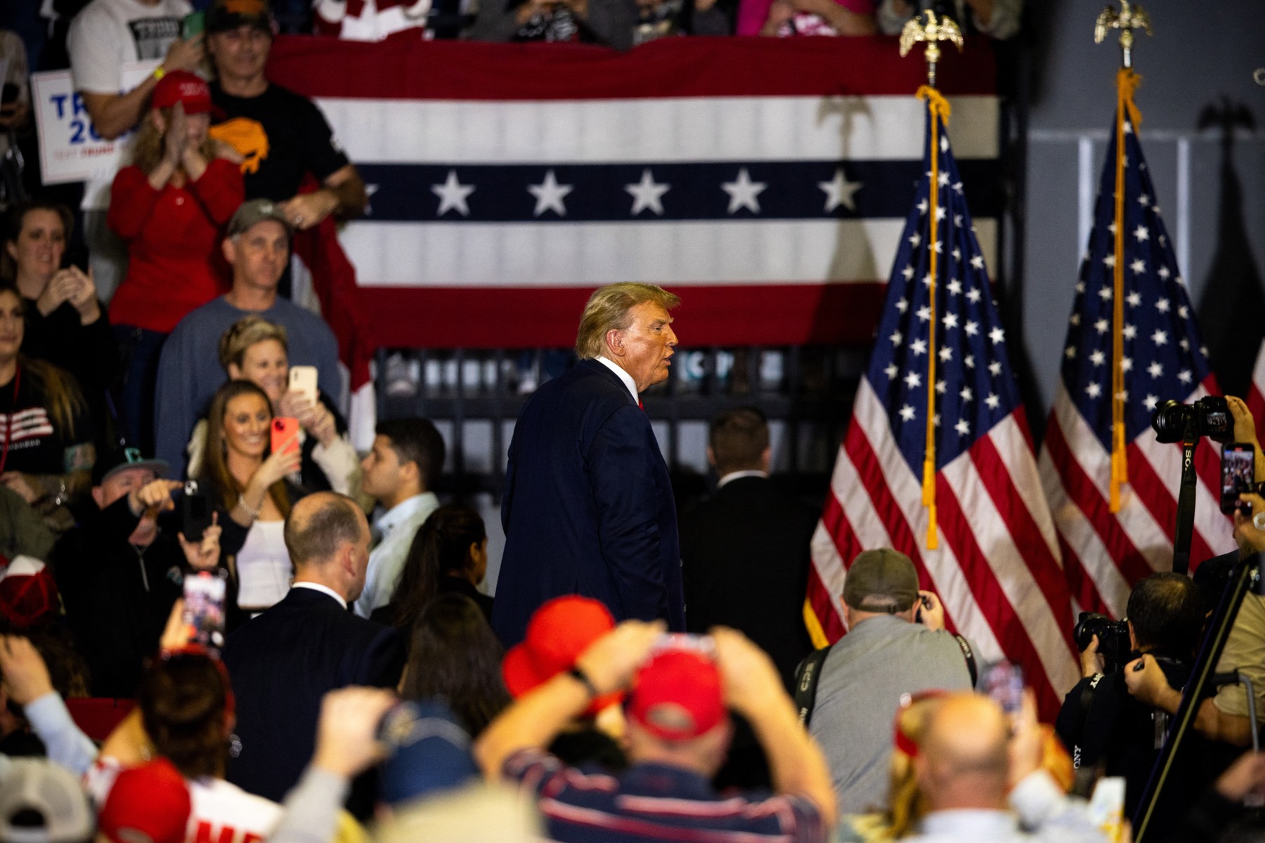 Trump se laudă că el a făcut NATO puternică: Când le-am spus că nu vor mai beneficia de protecţia americană, banii au curs în valuri