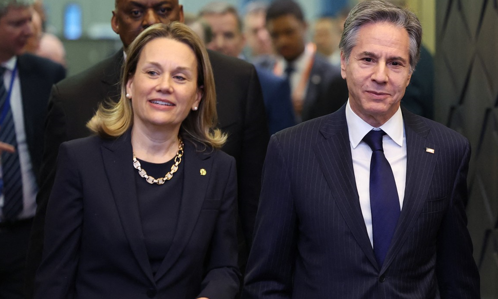 Ambasadorul SUA la NATO: Nu mă aştept ca la summitul Alianţei din vara aceasta Ucraina să primească o invitaţie de aderare