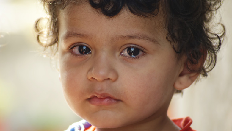 România are circa 40.000 de copii crescuţi în sistemul de protecţie socială. Dintre aceștia, doar puțin peste 7.000 pot fi adoptați