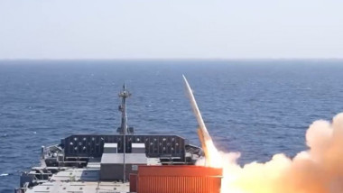 Iranul anunță că a tras pentru prima oară rachete balistice cu rază lungă de acţiune de la bordul unei nave de război