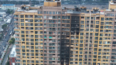 Un incendiu devastator s-a produs în China la un bloc de locuințe.