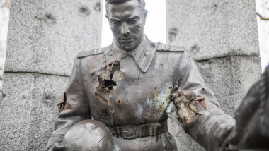 statuie ostaș sovietic