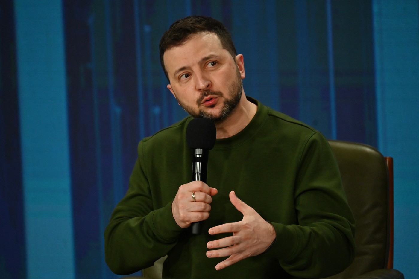 Zelenski îl trolează pe Putin: „Cum să discutăm? El n-are telefon, eu n-am telegraf din 1917”