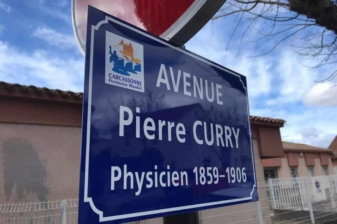 Numele savantului Pierre Curie a fost scris "Pierre Curry" pe două plăcuțe stradale instalate într-un oraș din Franța