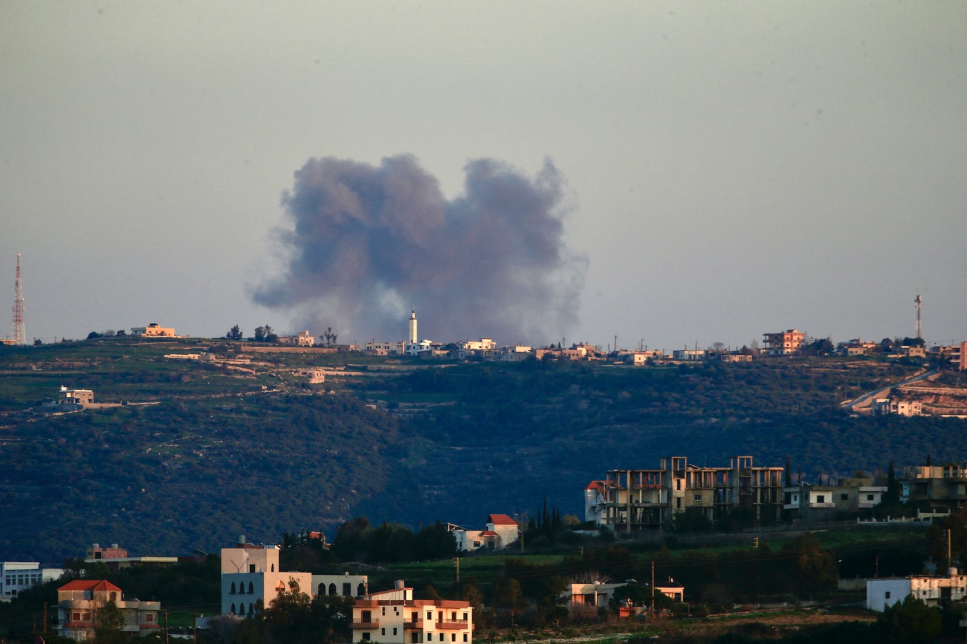 Explozie puternică în capitala libaneză Beirut. Ar fi avut loc o tentativă de asasinat asupra unui comandant Hezbollah