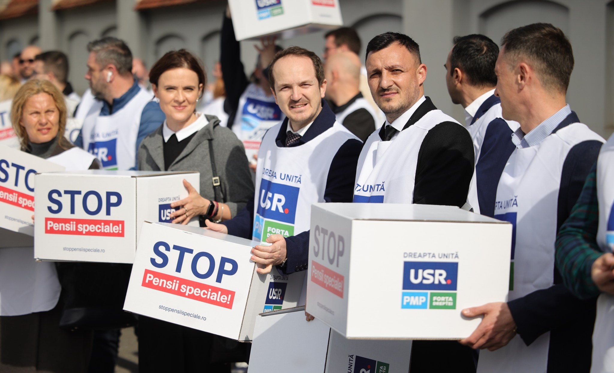 Alianța Dreapta Unită îi cere lui Iohannis să facă referendum pentru eliminarea pensiilor speciale odată cu alegerile din 9 iunie