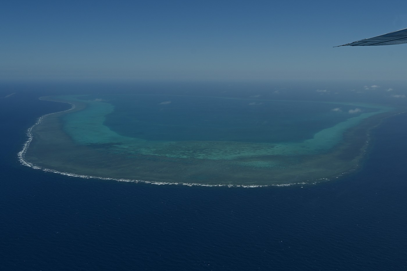 Reuters: Imagini din satelit arată o barieră întinsă de Beijing în zona Mării Chinei de Sud unde au loc ciocniri cu vasele filipineze