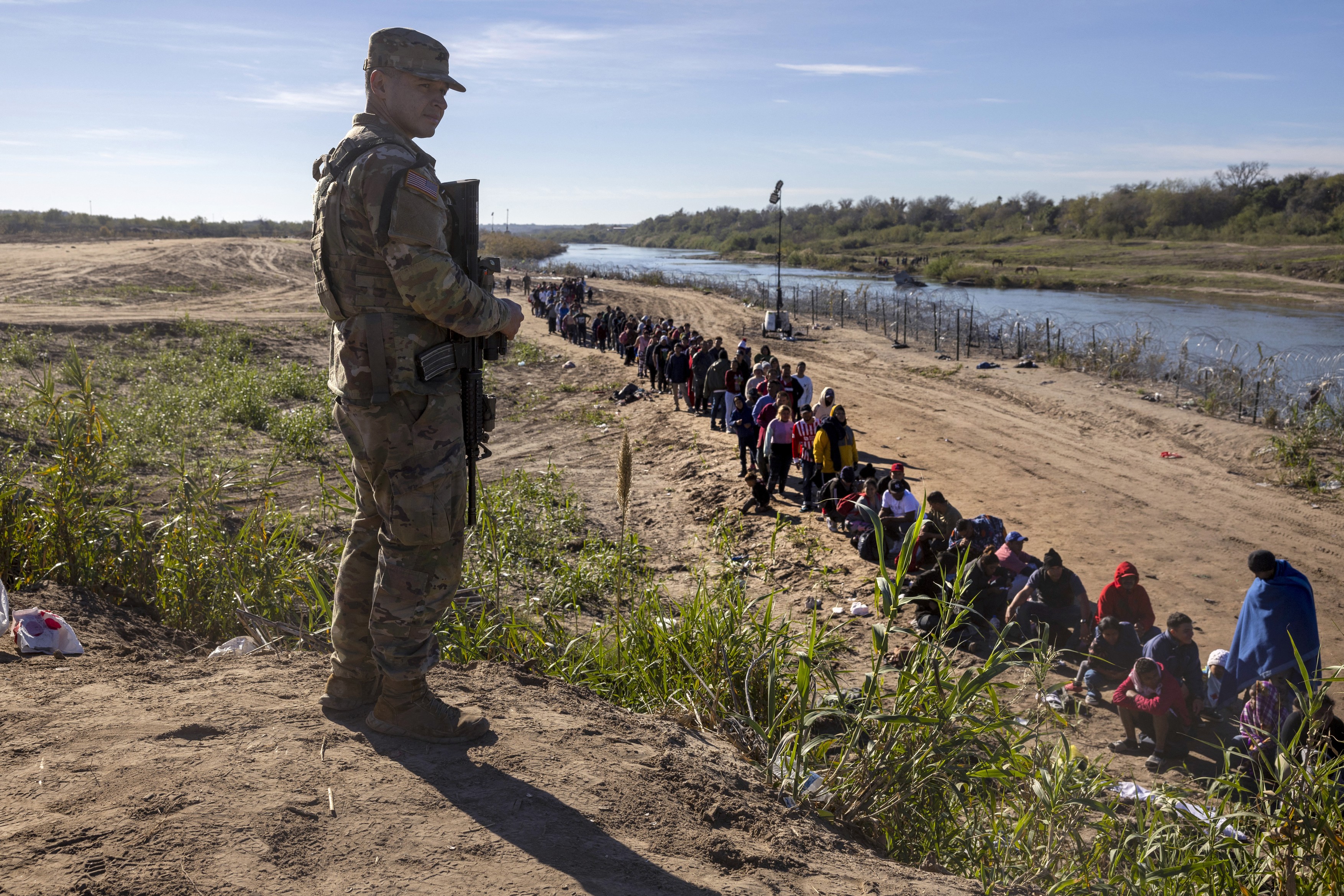 Trump vrea să folosească armata SUA pentru expulzarea în masă a migranților ilegali