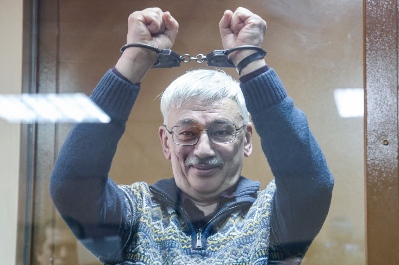 Memorial cochairman Orlov appears in court
