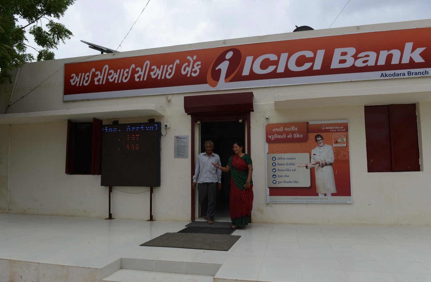 „Directorul băncii mi-a furat 1,9 milioane de dolari din cont”: O femeie acuză șeful de filială al unei mari bănci din India de fraudă
