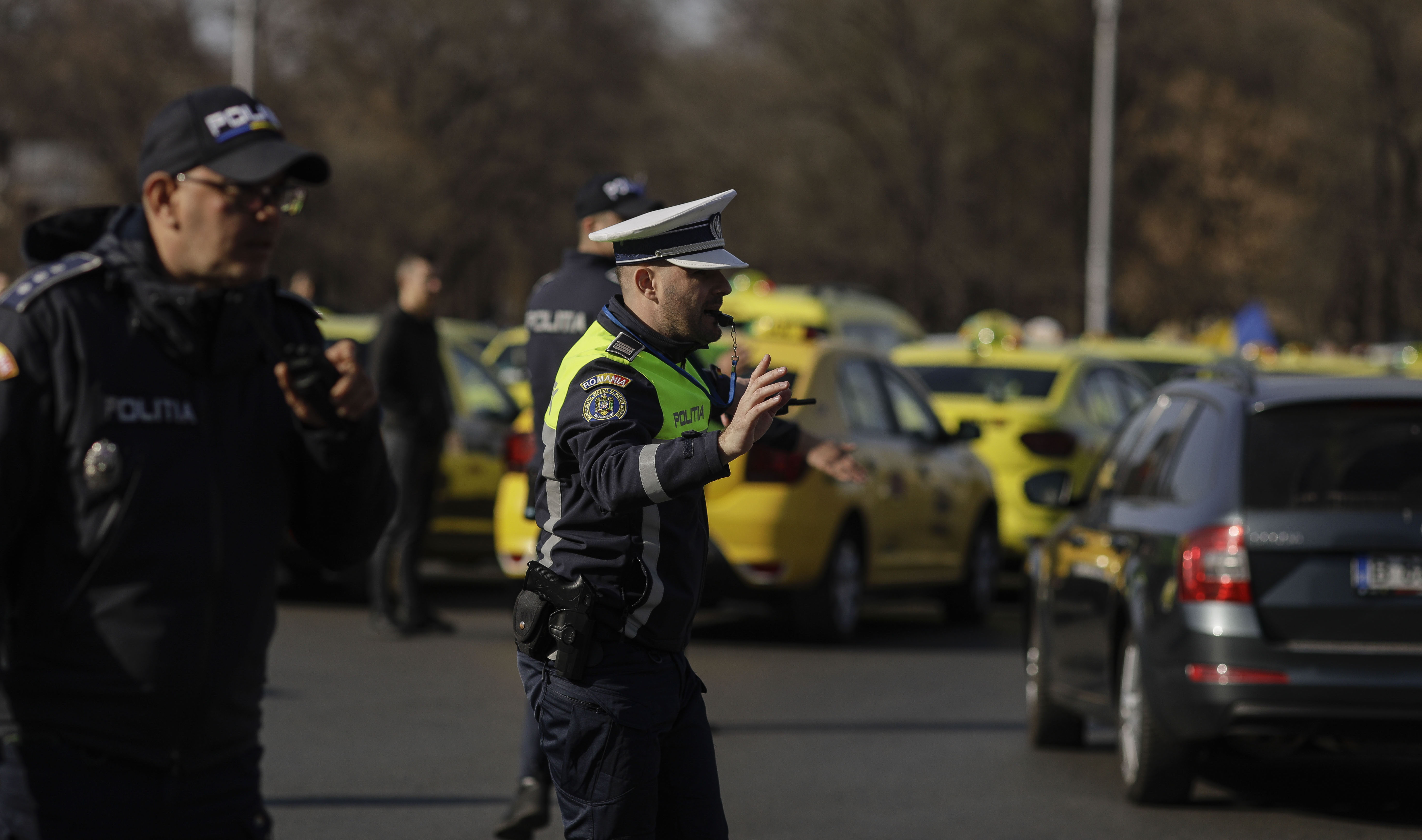 Nouă fraudă la transportul în regim de taxi, descoperită de autorități. Prejudiciu de peste 2 milioane de lei