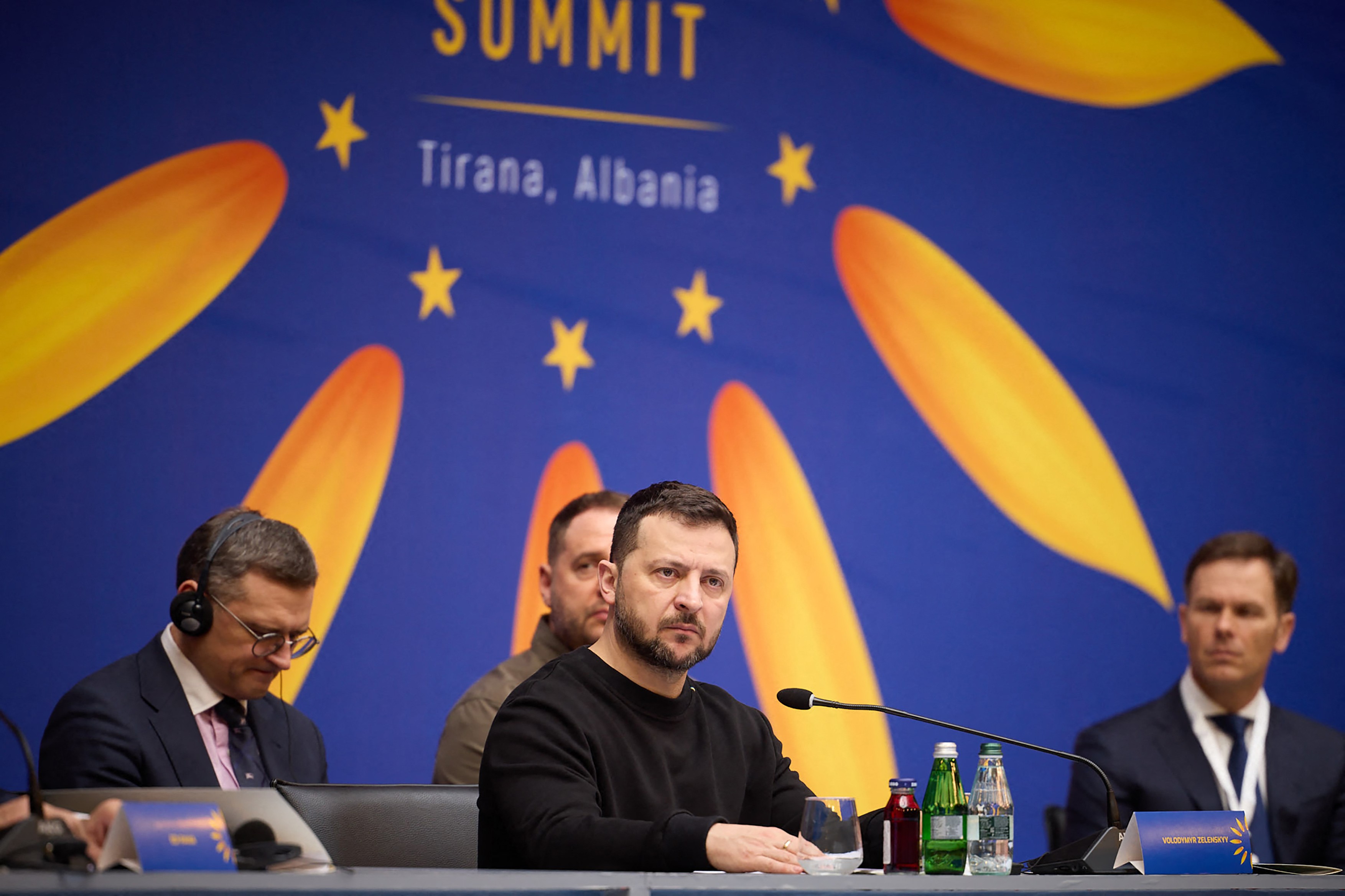 Zelenski le propune ţărilor balcanice să colaboreze cu Ucraina în producţia de arme şi muniţii