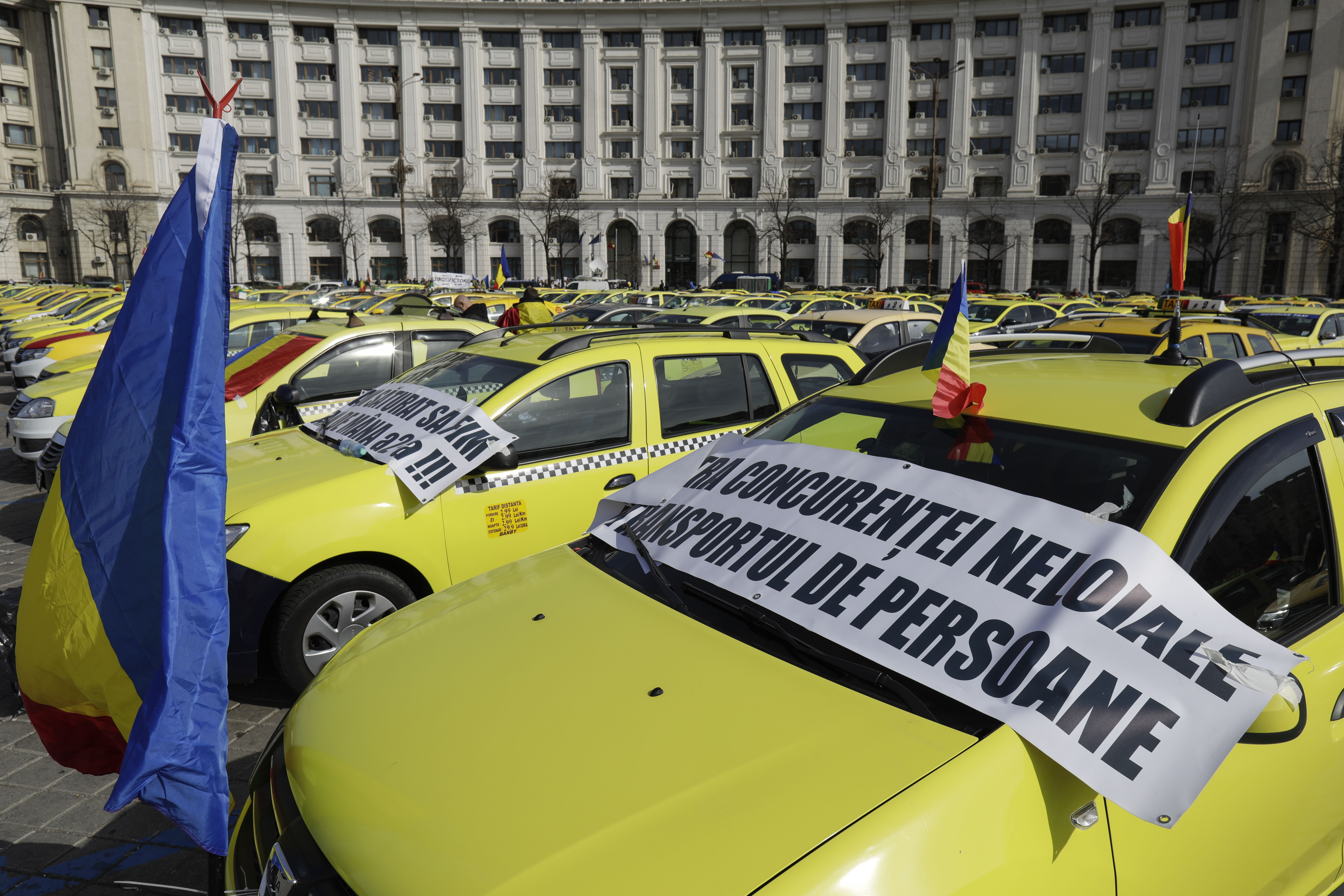 Taximetriștii vor protesta până când Ciolacu va merge să vorbească cu ei: „Plâng de durere că nu mai au bani să ducă la copii acasă”
