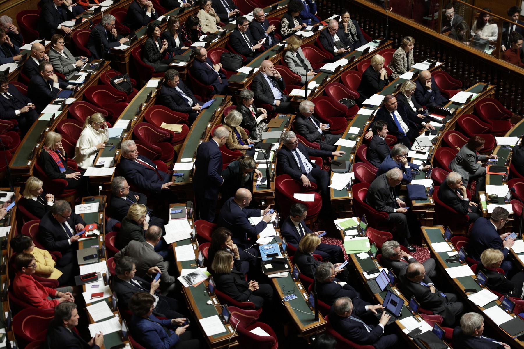 Franța ar urma să devină prima țară din lume care înscrie dreptul la avort în constituție
