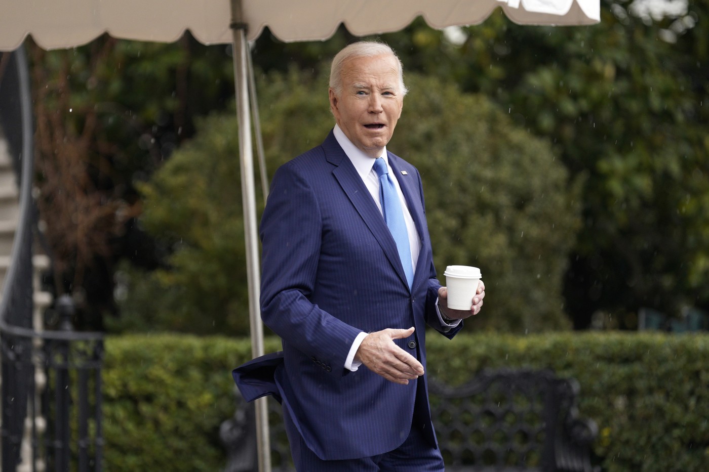 Biden, declarat „apt” pentru a fi președinte, în timp ce mulți americani îl consideră „inapt mintal”. Ce spune medicul președintelui