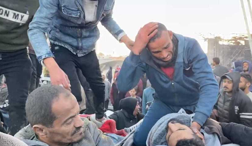 Autorităţile din Gaza acuză Israelul că a deschis focul şi a ucis peste 100 de palestinieni care aşteptau ajutoare