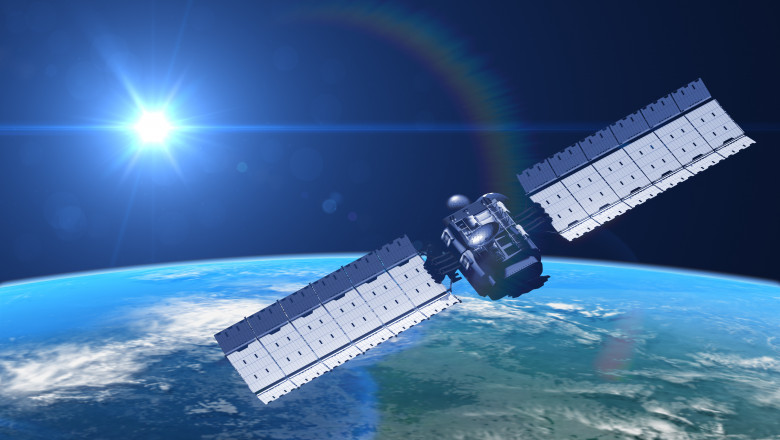 satelit pe orbita pamantului