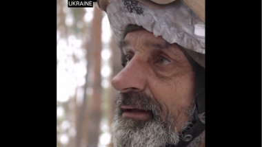soldat ucrainean cu barba alba