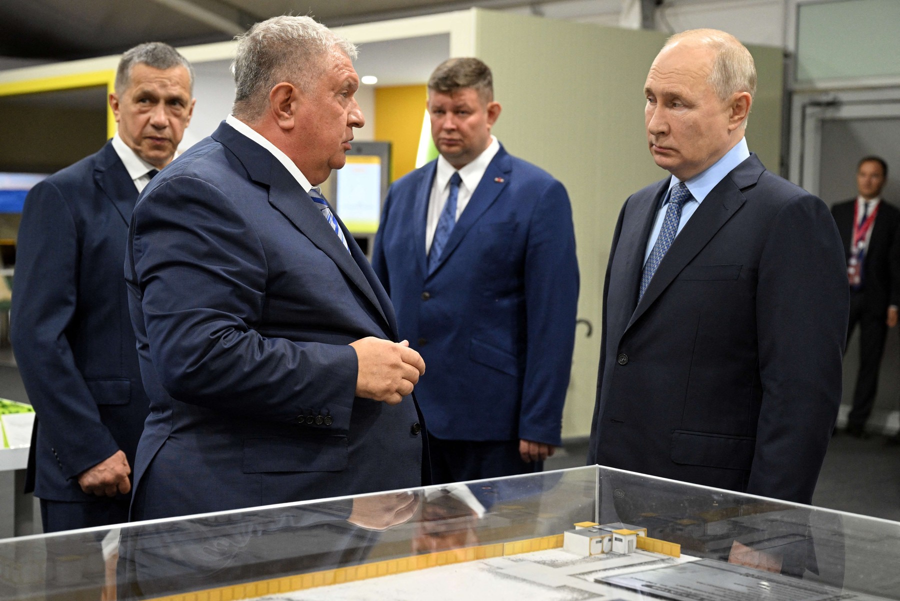 Încă o moarte suspectă în Rusia. Fiul magnatului Secin, „mâna dreaptă” a lui Putin, a murit subit la 35 de ani