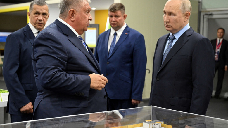Vladimir Putin și Igor Secin, în 2023