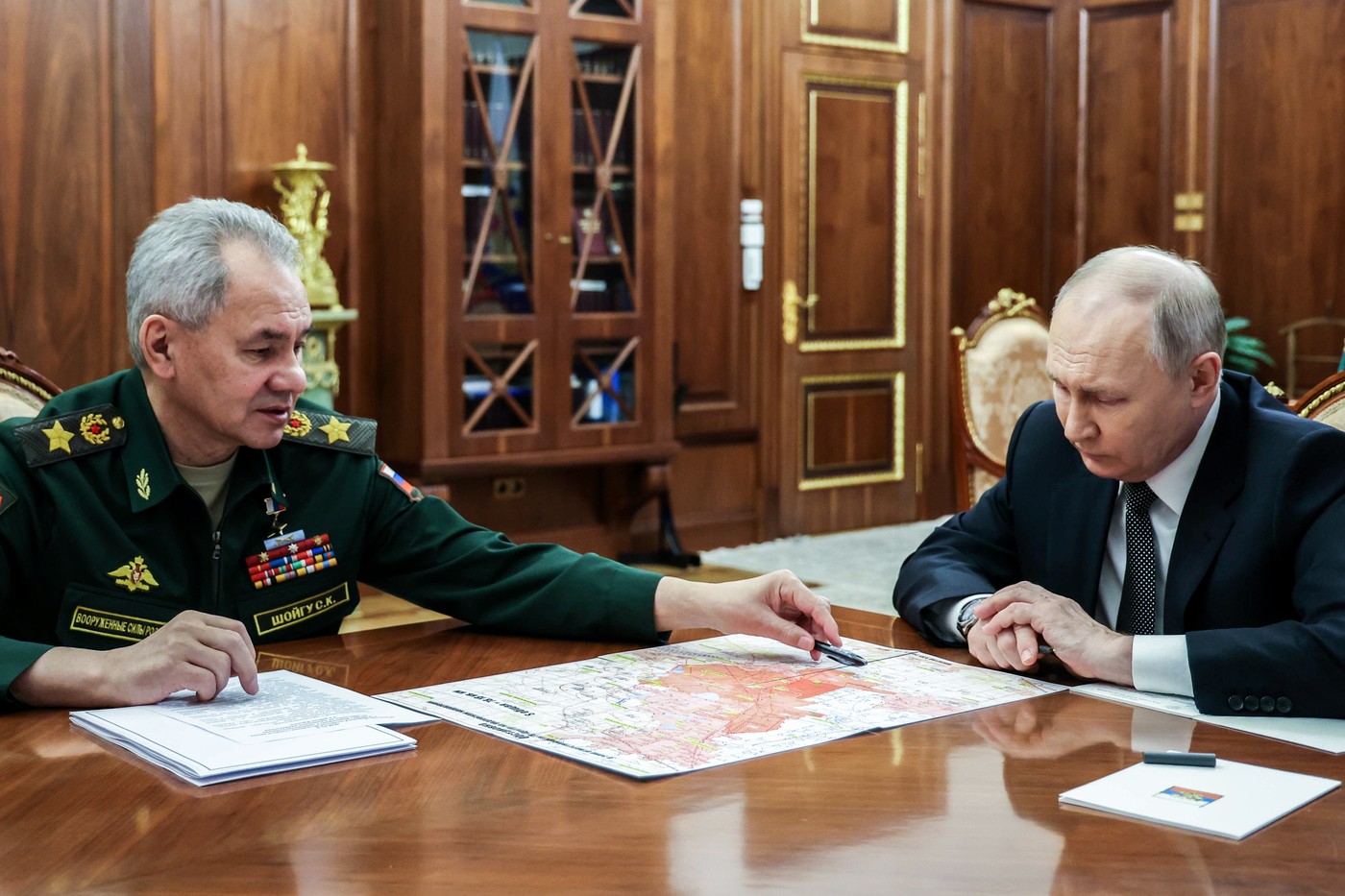 Putin îi cere lui Șoigu să „avanseze” și mai mult în Ucraina, după căderea orașului Avdiivka