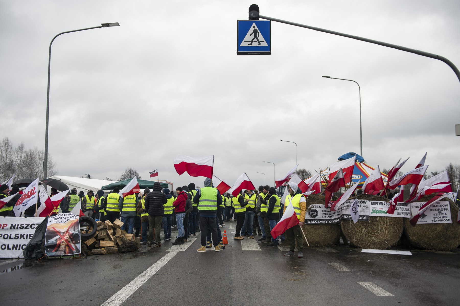 Protestele fermierilor polonezi au stârnit furie în Ucraina. Fermierii ucrainieni vor bloca și ei 3 puncte de trecere a frontierei