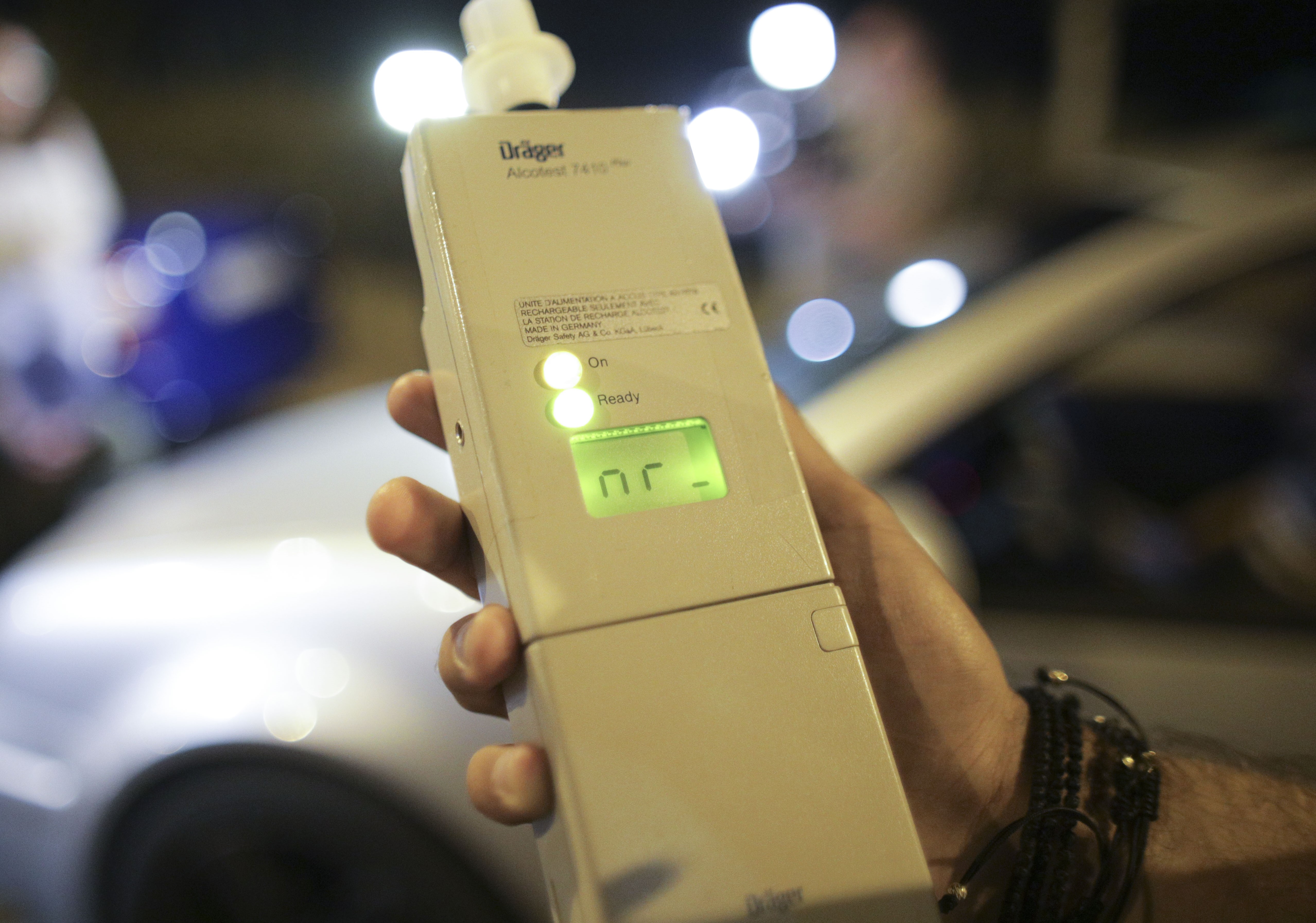 Mai mulți angajați dintr-o primărie s-au autosuspendat din funcții, după ce primarul a anunțat că îi va verifica cu etilotestul
