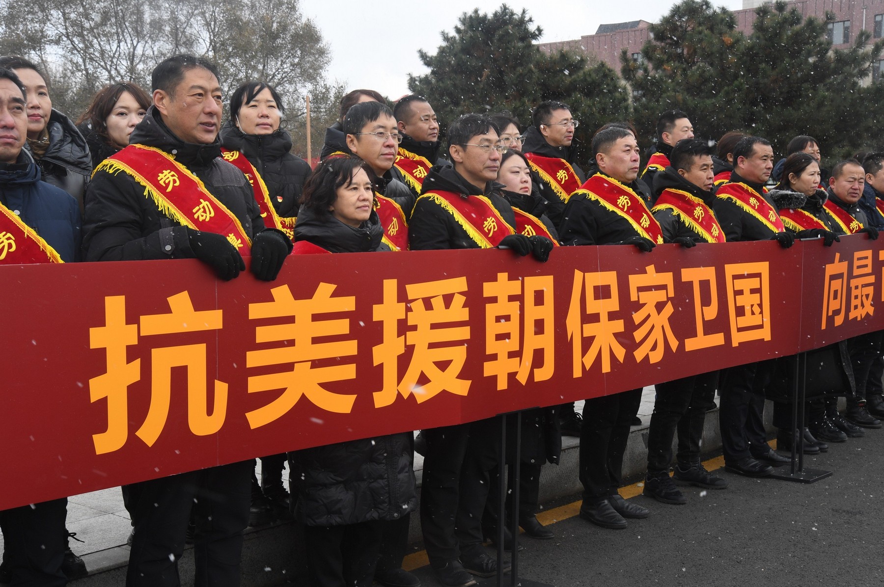 Pentru ce se pregătește China: război, revolte sociale sau o nouă pandemie? Companiile își înfiinţează propriile armate de voluntari