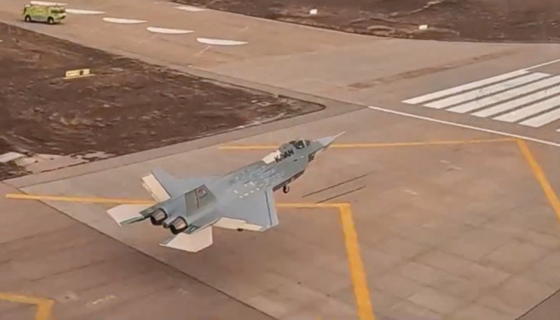 Turkish fighter jet KAAN conducts maiden flight