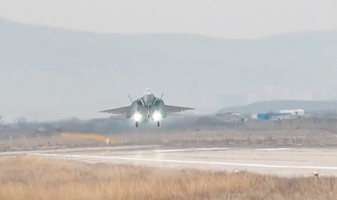 Turkish fighter jet KAAN conducts maiden flight