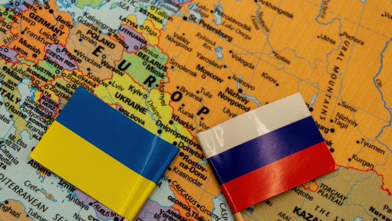 harta europei cu steagurile ucrainei si rusiei