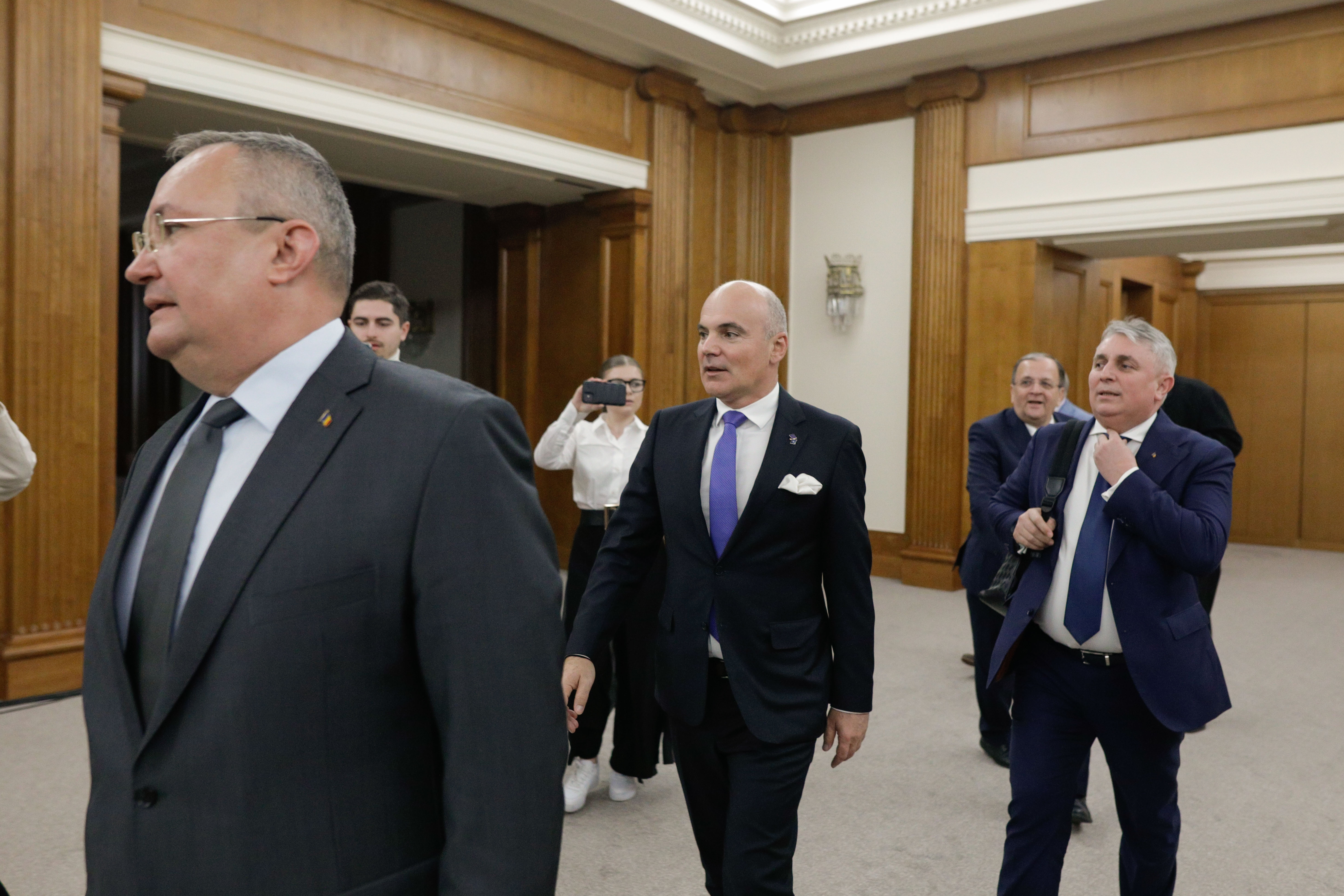 Cum a întors PNL, ca la Ploiești, decizia de la Sinaia. „Prin noi înșine, cu PSD”. Doar 5 voturi anti-USL 2.0