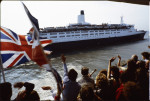 The RMS Queen Elizabeth 2 as a troop transport in the Falklands War / Photo 1982