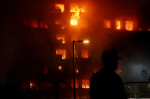 A large fire burns a 14-story building in the neighborhood of Campanar (Valencia).