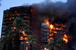 A large fire burns a 14-story building in the neighborhood of Campanar (Valencia).