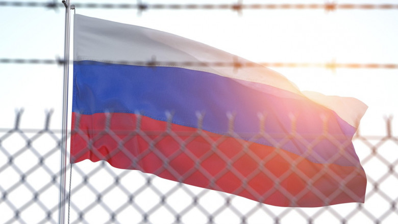 steagul rusiei in spatele unuo gard de sarma ghimpata, metafora
