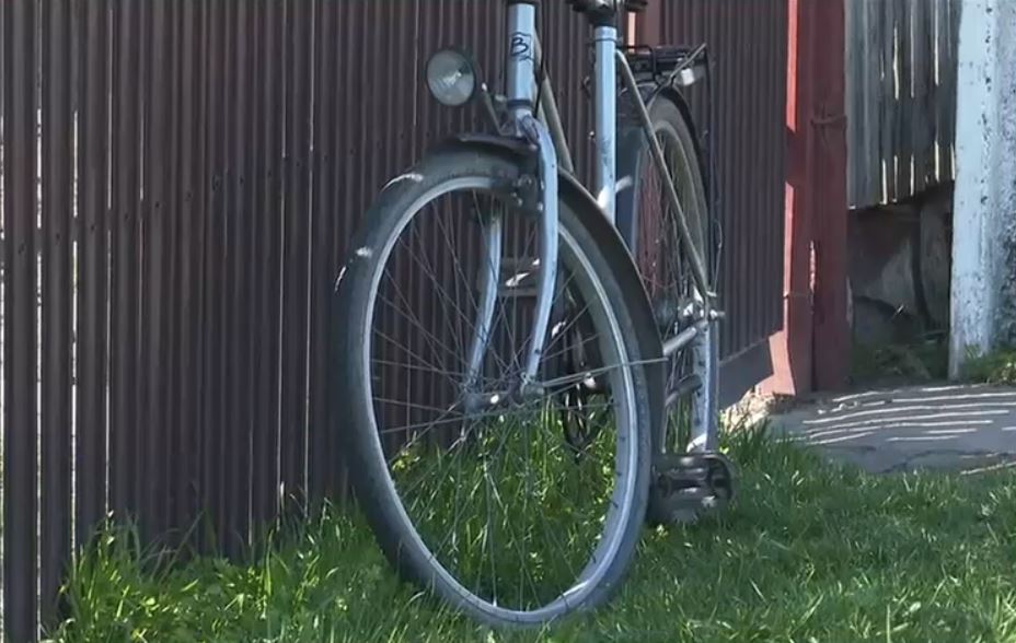Un copil de 11 ani din Cluj a murit, după ce s-a înecat cu un capac în timp ce îşi umfla roata de la bicicletă