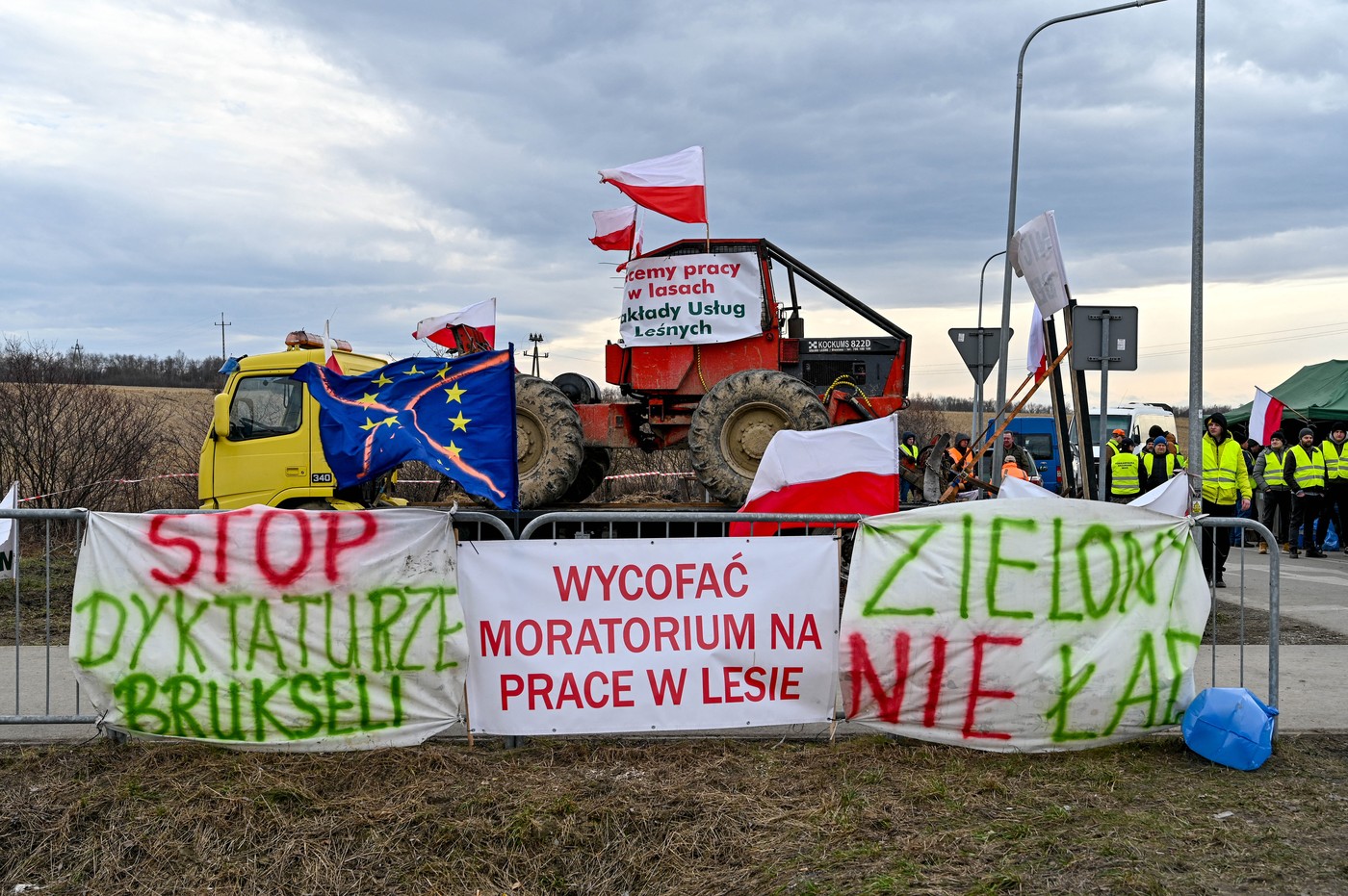Fermierii polonezi își extind protestele și anunță că vor bloca o autostradă cheie la granița cu Germania