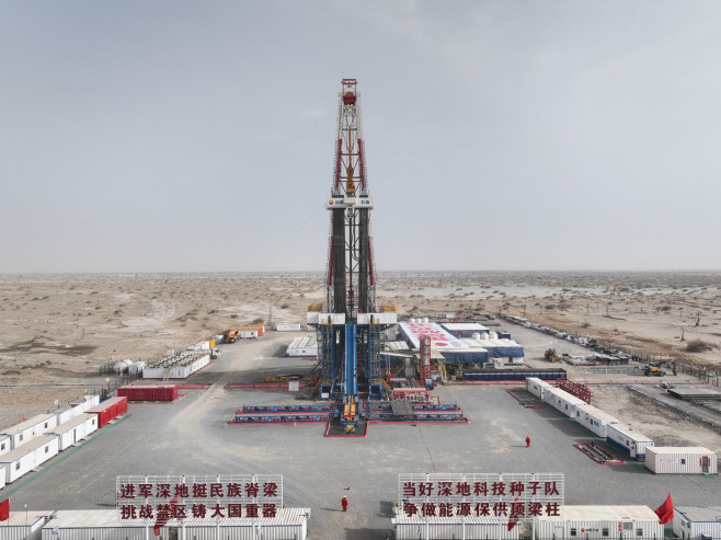 CHINA XINJIANG TAKLIMAKAN DESERT DEEP EARTH BOREHOLE DRILLING 10,000M (CN)