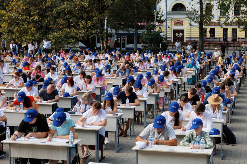 Cererile pentru cursurile de limbă română organizate la Chișinău depăşesc cu mult locurile alocate. Solicitări sunt și de la Tiraspol