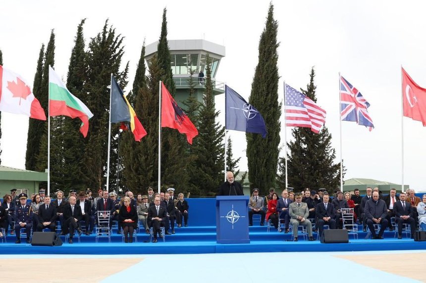 Albania redeschide pentru NATO o bază aeriană care a fost în trecut un avanpost sovietic